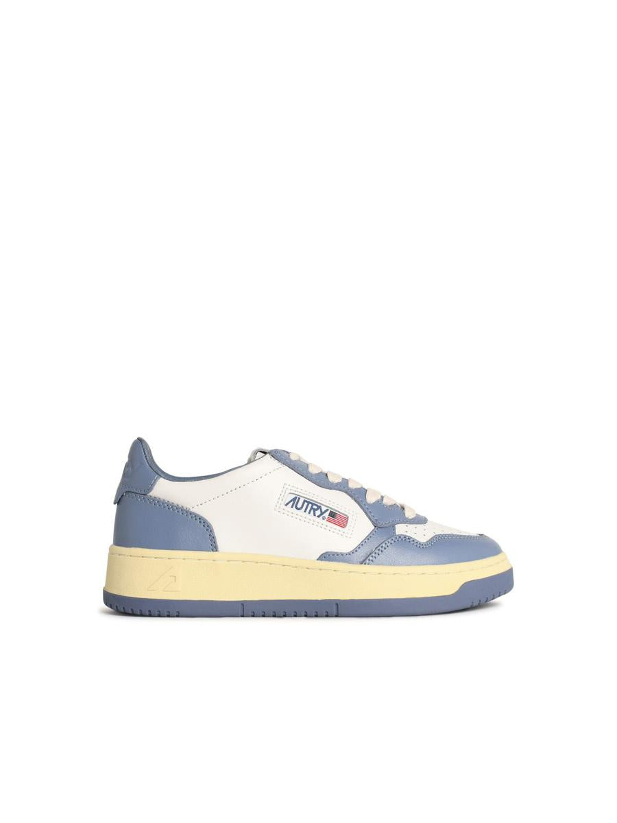 Autry „Medalist Low“ „Tempest“ weiße und hellblaue Ledersneaker