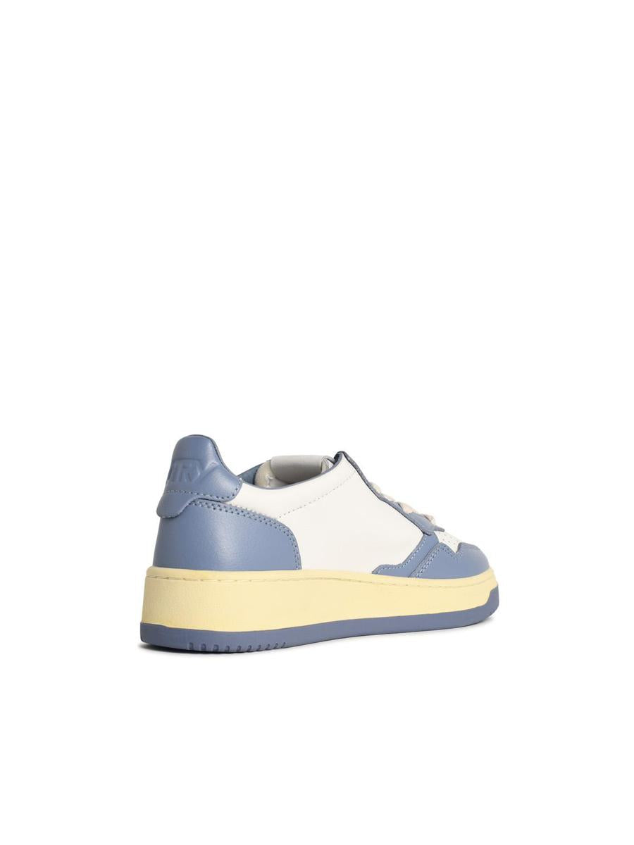 Autry „Medalist Low“ „Tempest“ weiße und hellblaue Ledersneaker
