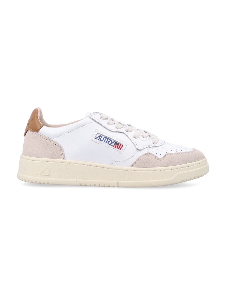 Autry – Medalist – Niedrige Sneakers in Weiß und Braun
