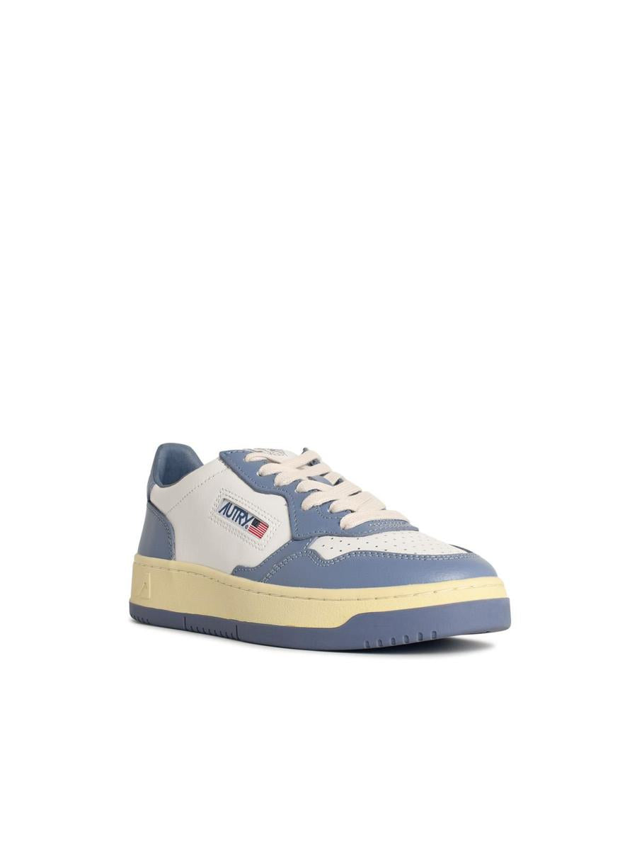 Autry „Medalist Low“ „Tempest“ weiße und hellblaue Ledersneaker