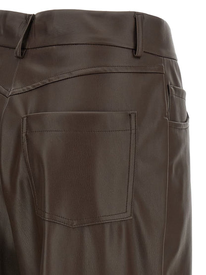 Hautfarbene Bermudashorts in Lederoptik