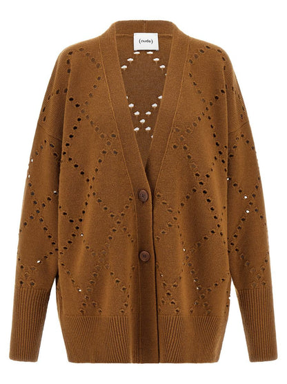 Hautfarbene Strickjacke mit Argyle-Ausschnitt