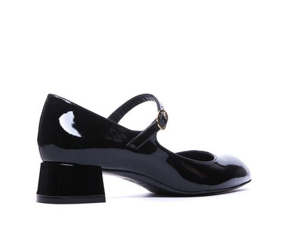 Stuart Weitzman mit Absatz