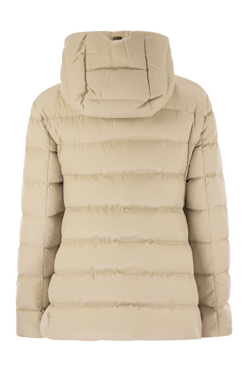 Herno Mittelgroße Daunenjacke mit Kapuze