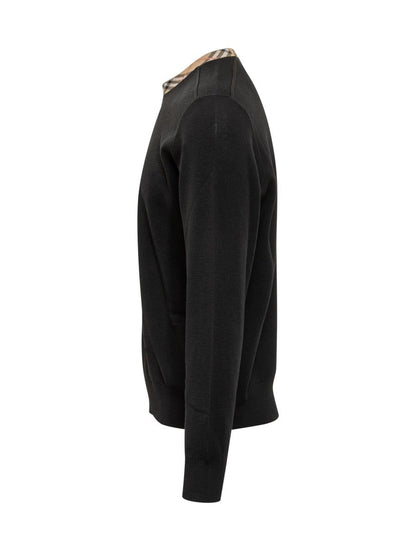 Burberry – Schwarzer Pullover mit Rundhalsausschnitt und Burberry-Karomuster