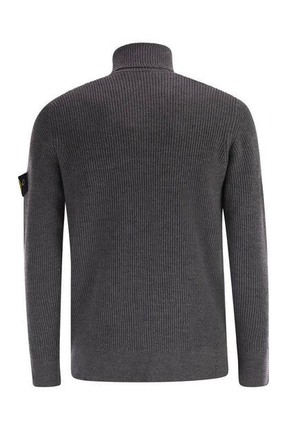 Stone Island – Fein gerippter Rollkragenpullover